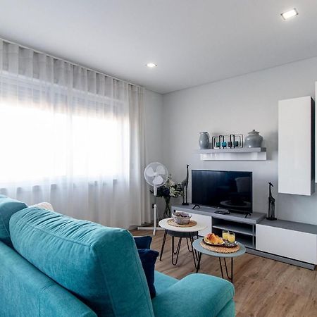 Downtown 1Br Apartment W/ Balcony By Lovelystay Porto Exterior photo