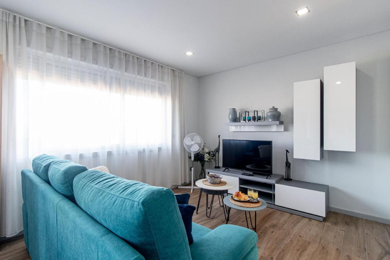 Downtown 1Br Apartment W/ Balcony By Lovelystay Porto Exterior photo