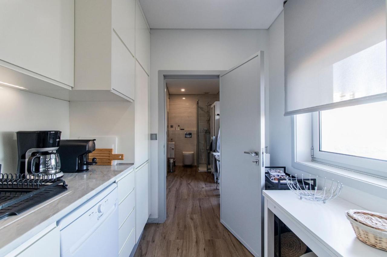 Downtown 1Br Apartment W/ Balcony By Lovelystay Porto Exterior photo