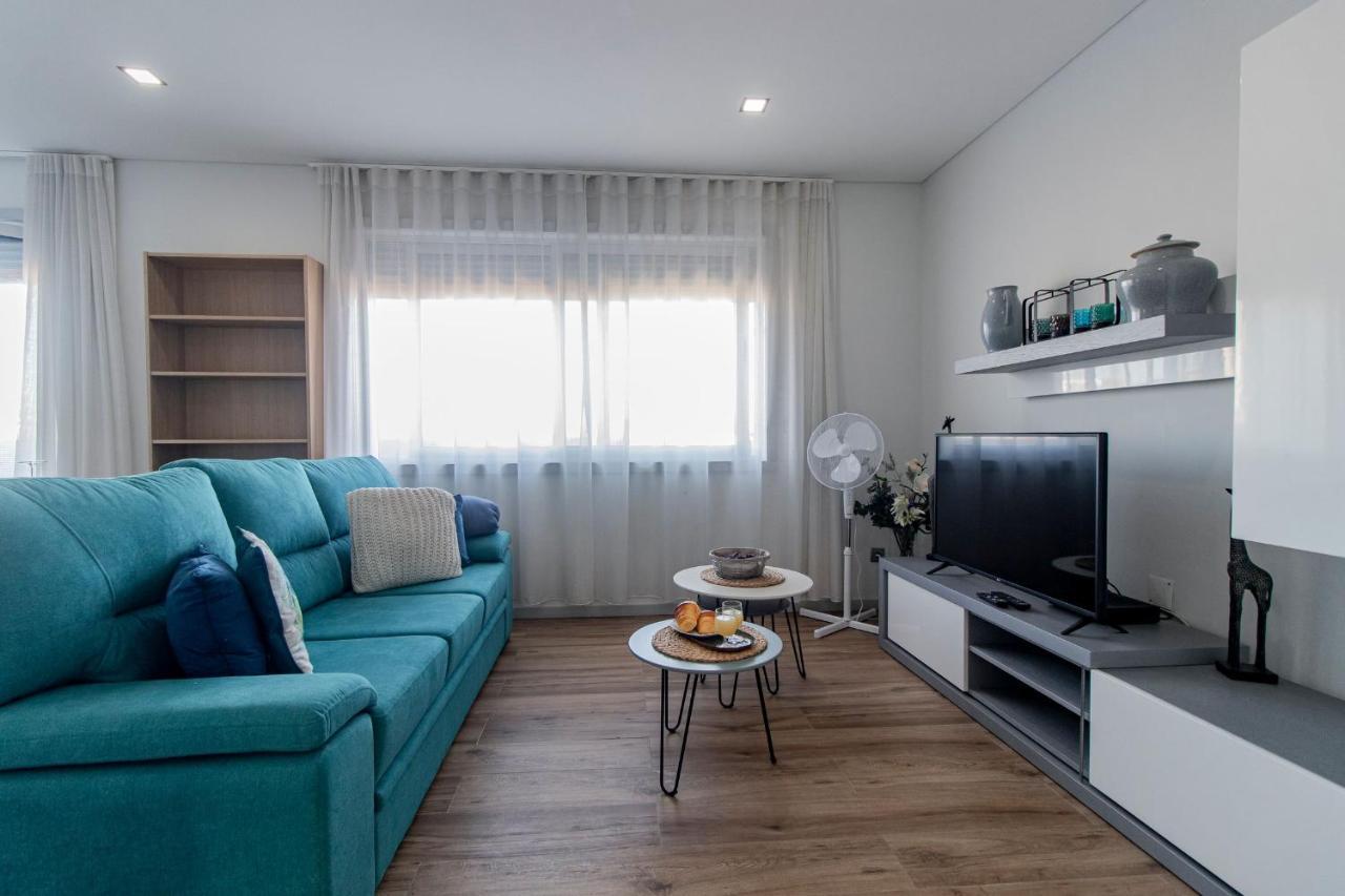 Downtown 1Br Apartment W/ Balcony By Lovelystay Porto Exterior photo
